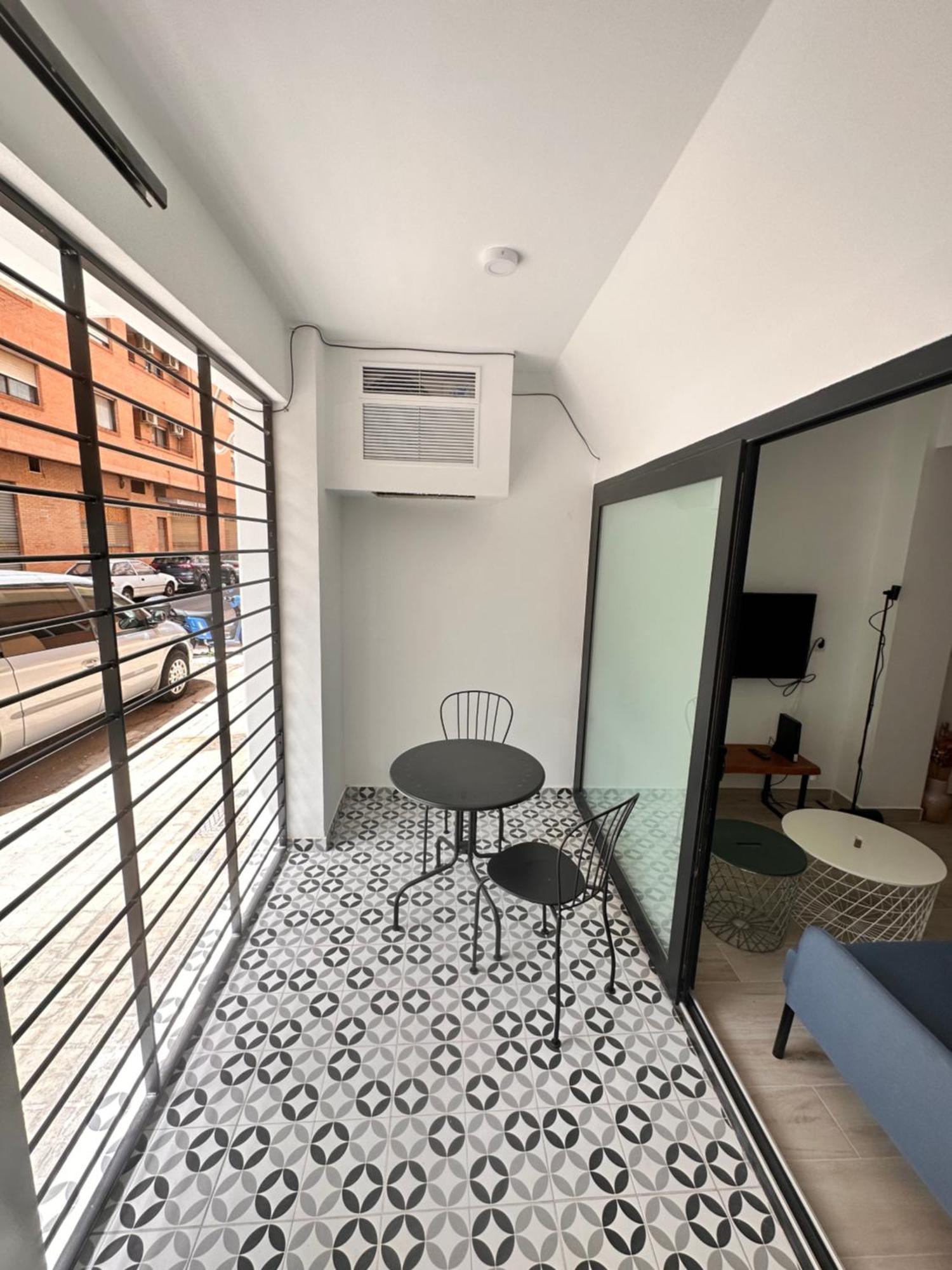 Alberola Industrial Style Apartment Valencia Exterior photo